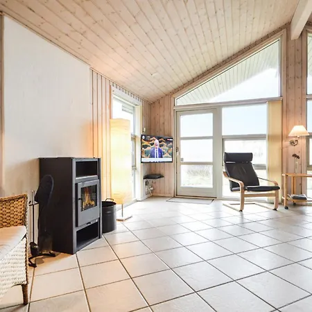 Holiday home 3 Bedroom Lovely In Romo *