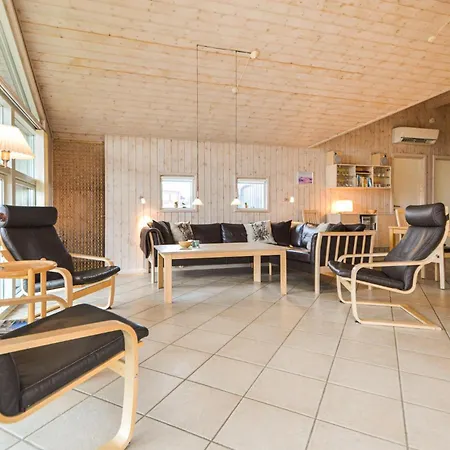 3 Bedroom Lovely Home In Romo Romo