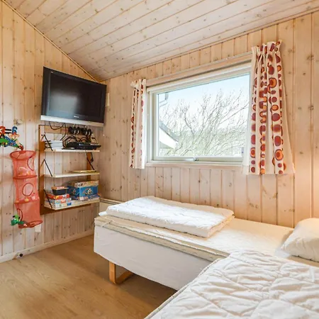 3 Bedroom Lovely Home In Romo Romo